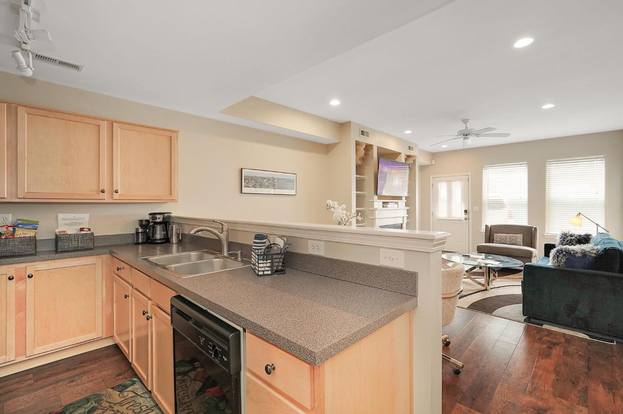 Lux Townhouse, Walk To All, Sleeps 6 Adults Louisville Exterior photo