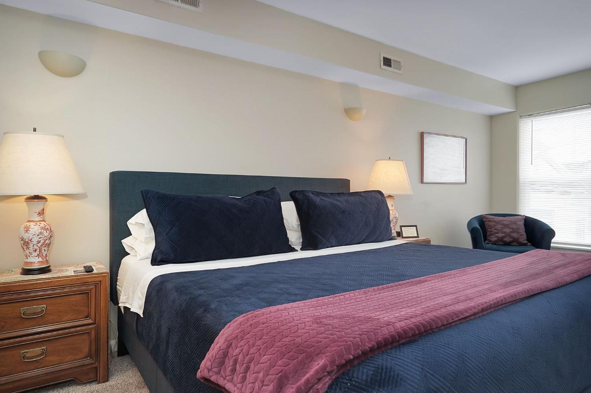 Lux Townhouse, Walk To All, Sleeps 6 Adults Louisville Exterior photo