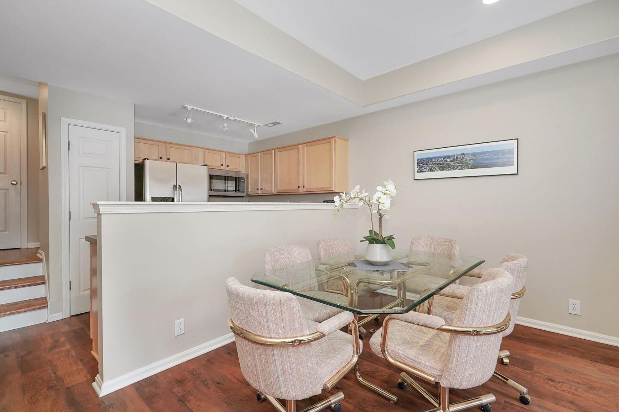 Lux Townhouse, Walk To All, Sleeps 6 Adults Louisville Exterior photo